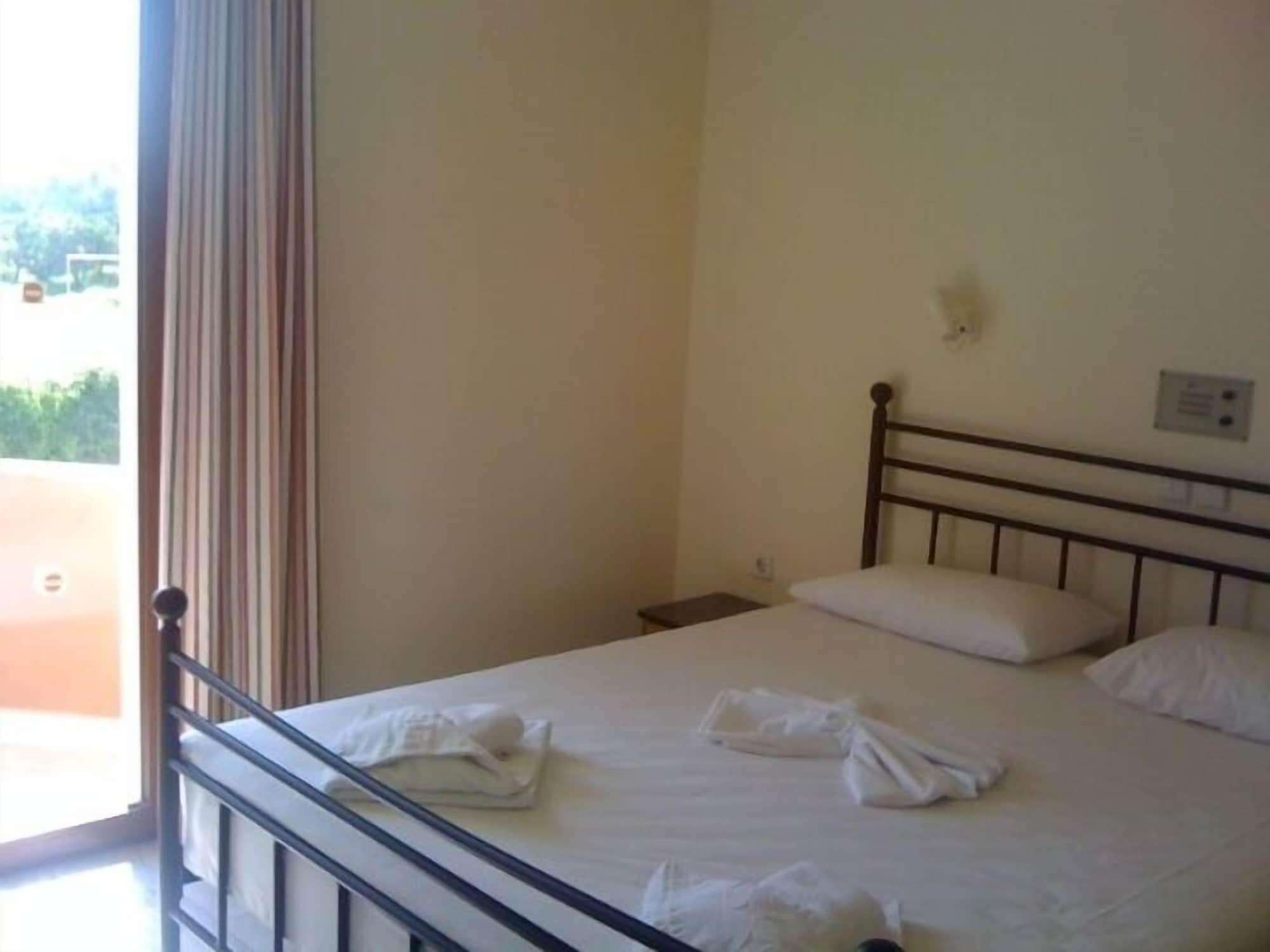 Alexandros M Aparthotel Maleme  Exterior photo