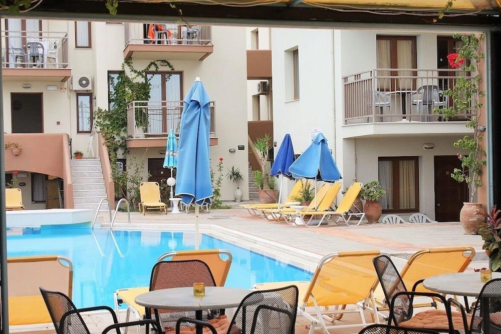 Alexandros M Aparthotel Maleme  Exterior photo