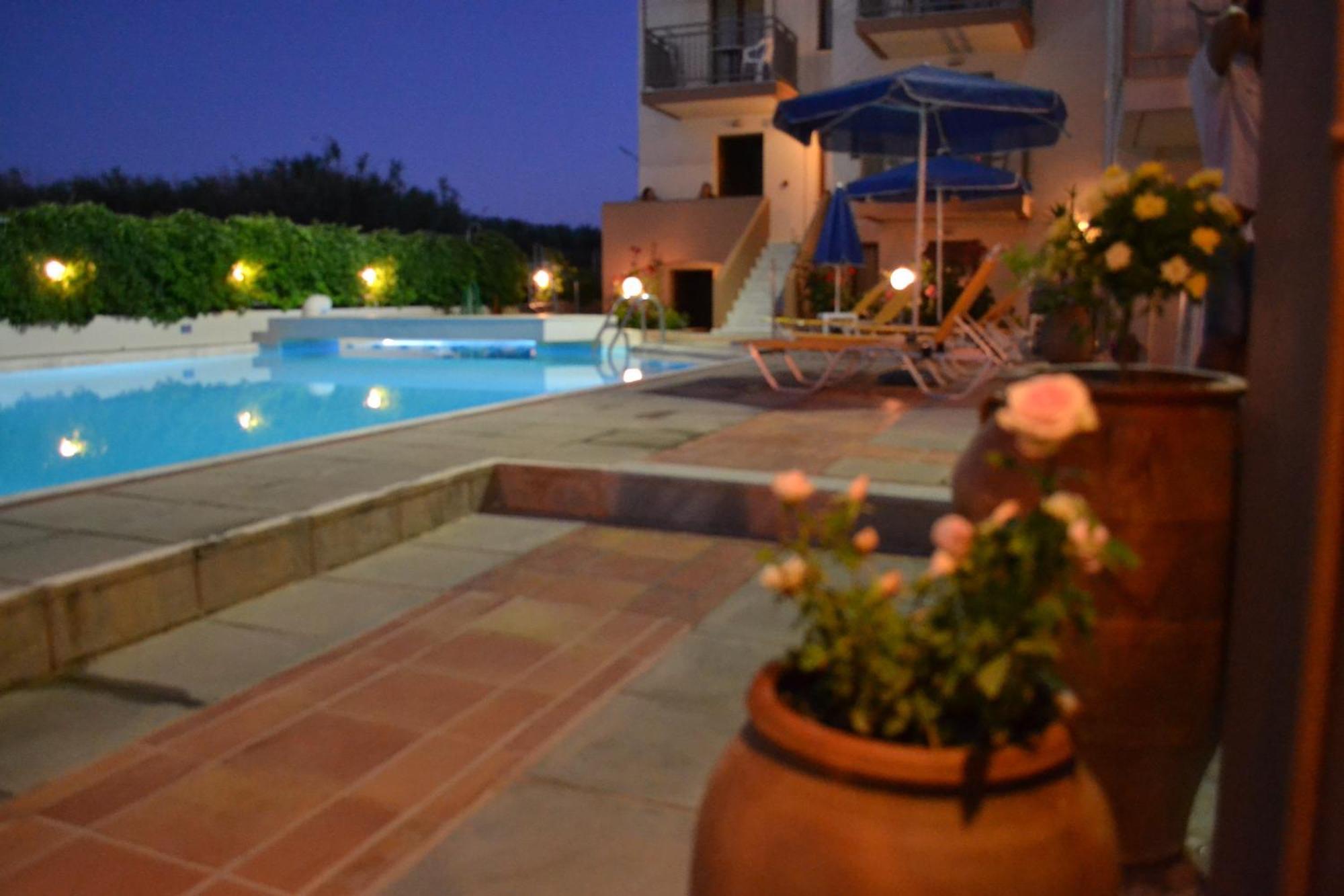 Alexandros M Aparthotel Maleme  Exterior photo