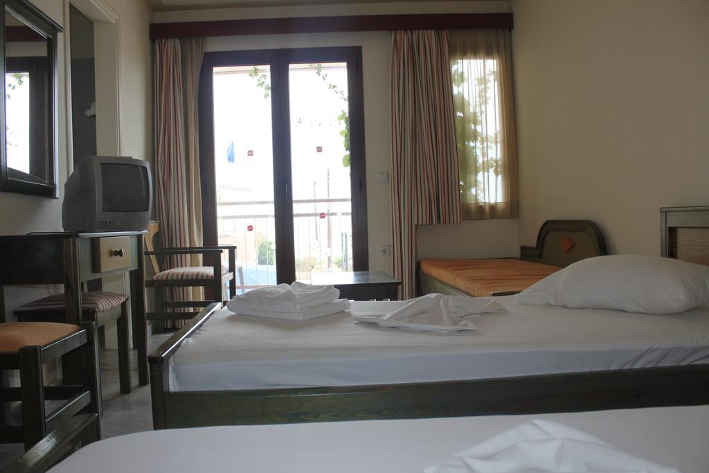 Alexandros M Aparthotel Maleme  Exterior photo