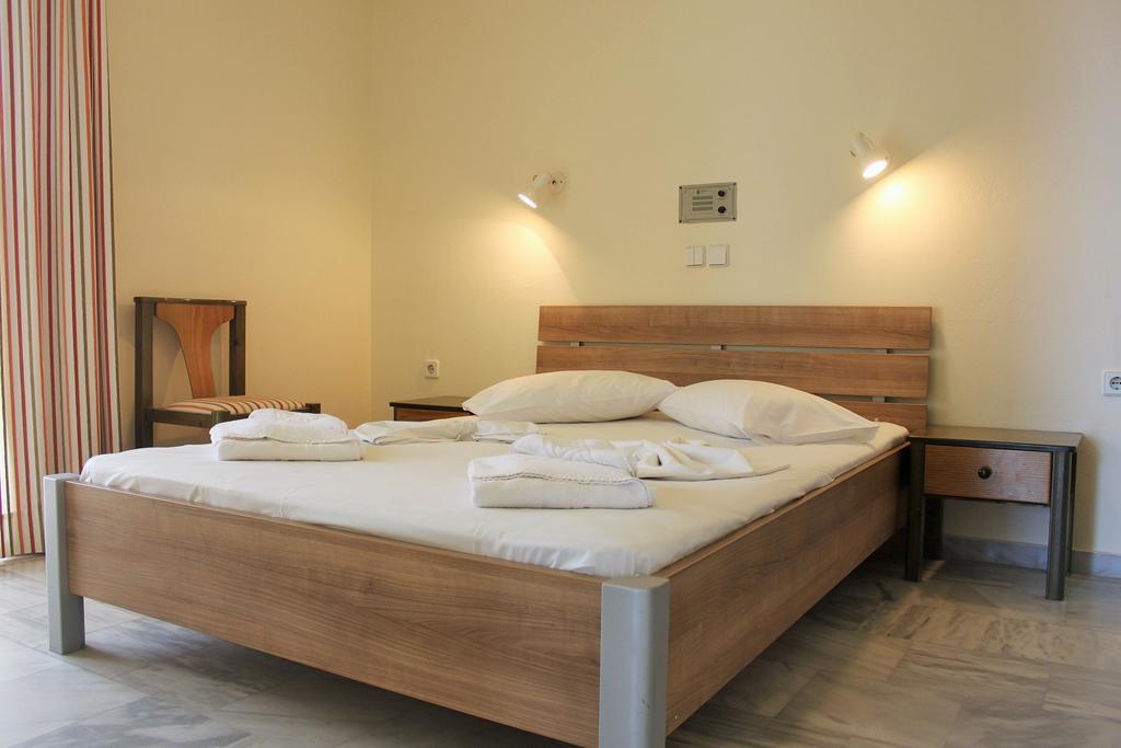 Alexandros M Aparthotel Maleme  Exterior photo